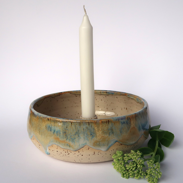 Bauchige handgedrehte Kerzenschale mit Kerze