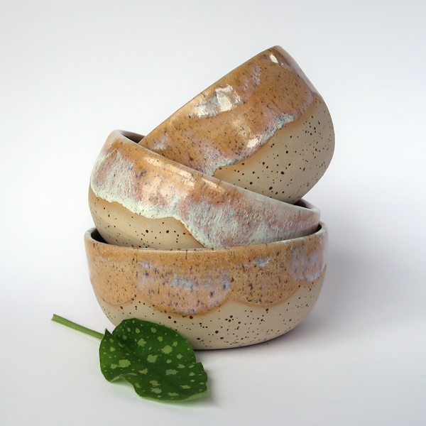 Gelbe hangefertigte Schalen mit Gelber Glasur