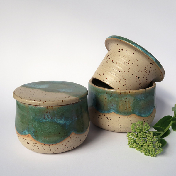 Französische Butterdose, Handgemachte Keramik, Unikat, Butterfass, Glasur, grün, mintgrün, grün